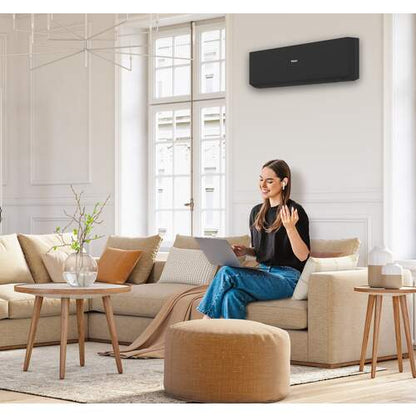 Haier Expert Wandairco Mat Zwart – Slim, Stijlvol & Energiezuinig